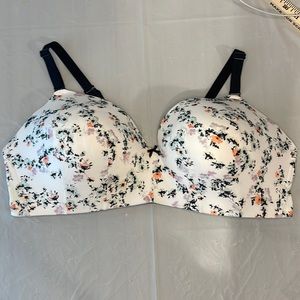 Cacique 46DD Lightly Lined T-shirt No Wire bra floral pattern white black pastel